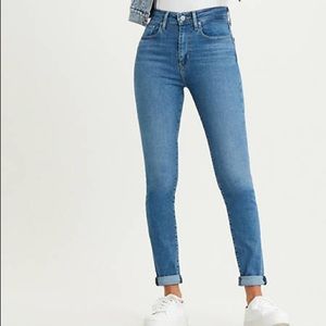 LEVI’S 721 High Rise Jeans
